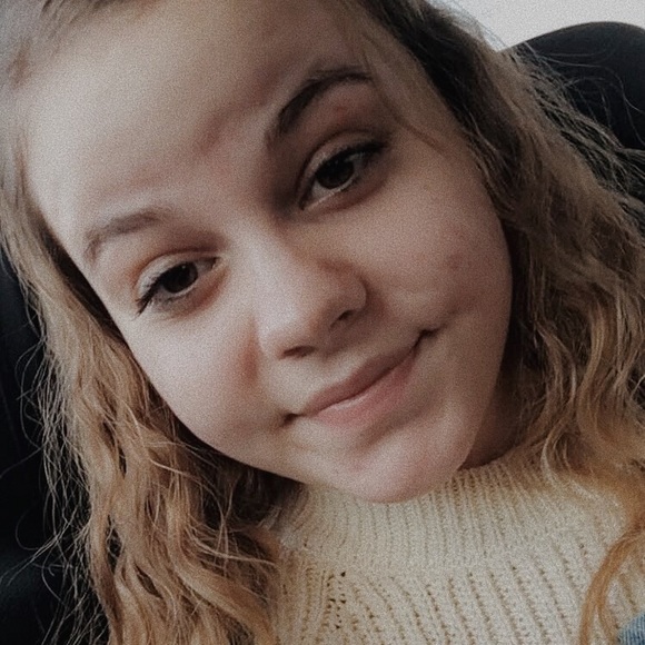 Meet your Posher, Emily - Picture 1 of 1